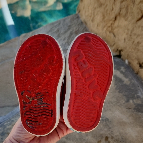Native Jefferson Red Kids Slip-On Shoes Size 4 - Picture 8 of 8